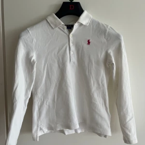 Fin tröja - Köpt i England, knappt använt den är i fint skick!