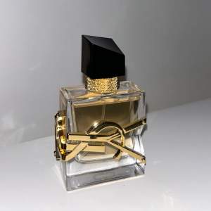 Intressekoll på denna parfym från ysl libre, EDP. Nypris: 1000kr på kicks.