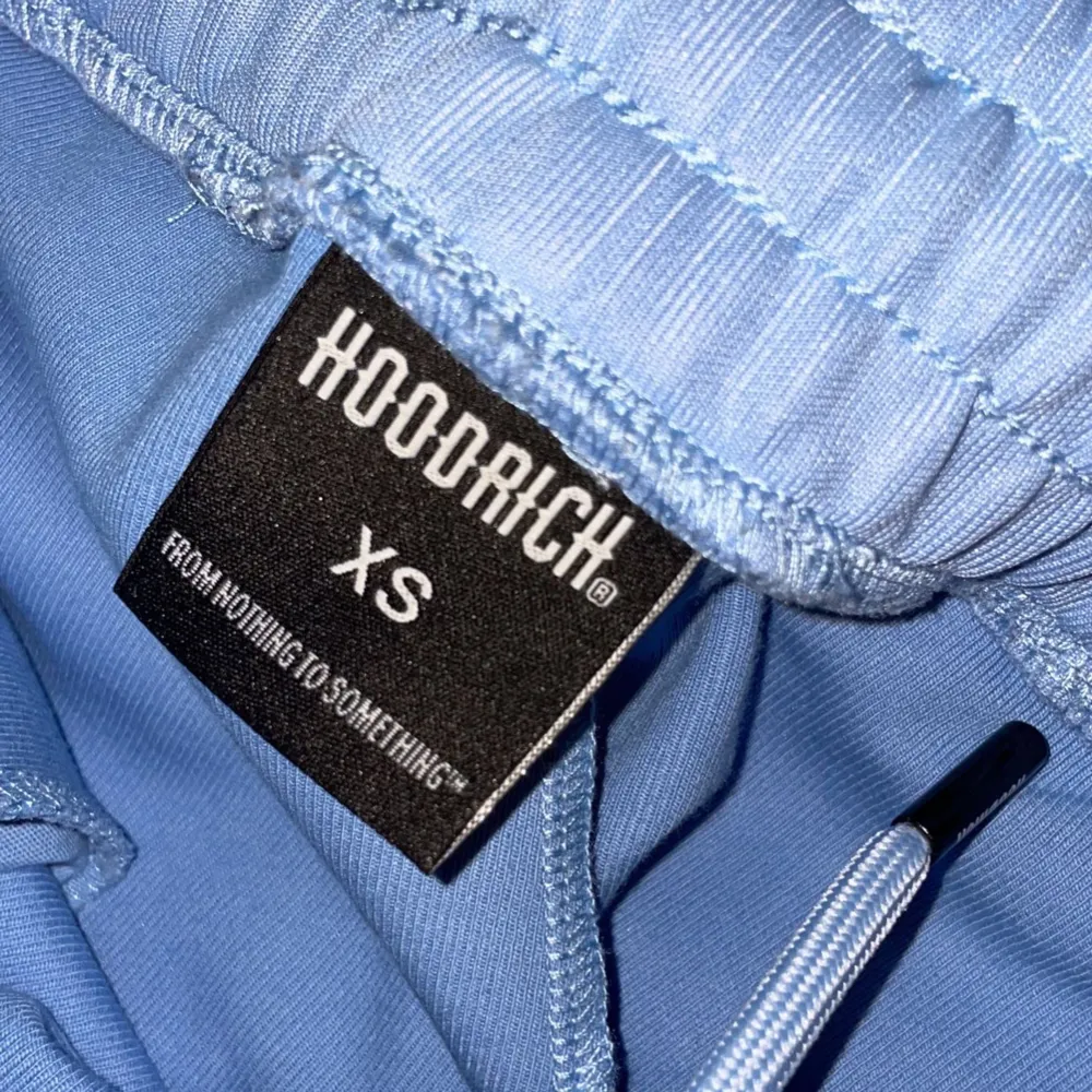 Hoodrich dress till salu  Använd några få gånger   Köparen står för frakt. Jeans & Byxor.