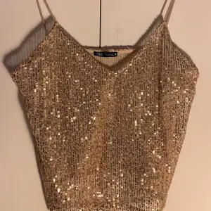 Glittrigt guldigt linne från Zara