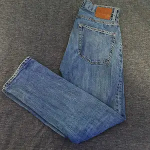Säljer mina blå jeans från 157. Använda ett fåtal gånger men i ganska bra skick. Skick 7/10. Inga flaws eller liknande. Skriv om du har några funderingar. Priset är inte skrivet i sten. 
