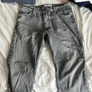 Jack & Jones Jeans - Säljer dessa snygga jena strån Jack & Jones i fint skick då de inte används längre. Pris kan diskuteras!