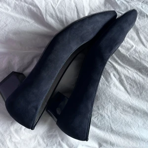 Klackskor - Mycket bra skick utan defekter. Skitsnygga men säljer för att de tyvärr var förstora för mig!