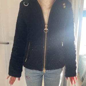 Barbour jacka - Säljer denna jackan då den har blivit för liten. Priset går att diskutera.