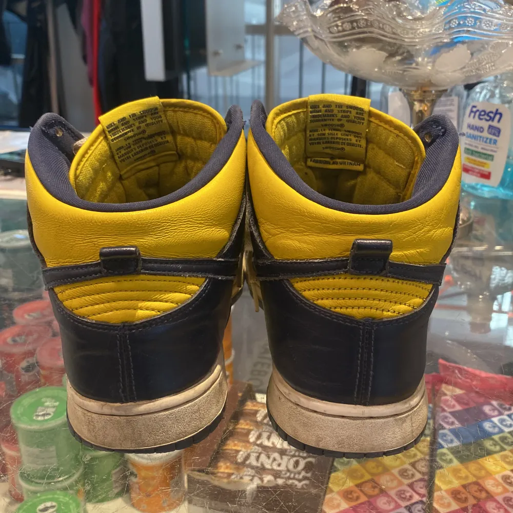 Nike dunk Michigan Storlek 42,5  Pytte lite skejtade Org box fås med Inga extra skosnören  Hör gärna av er för fler frågor! . Skor.