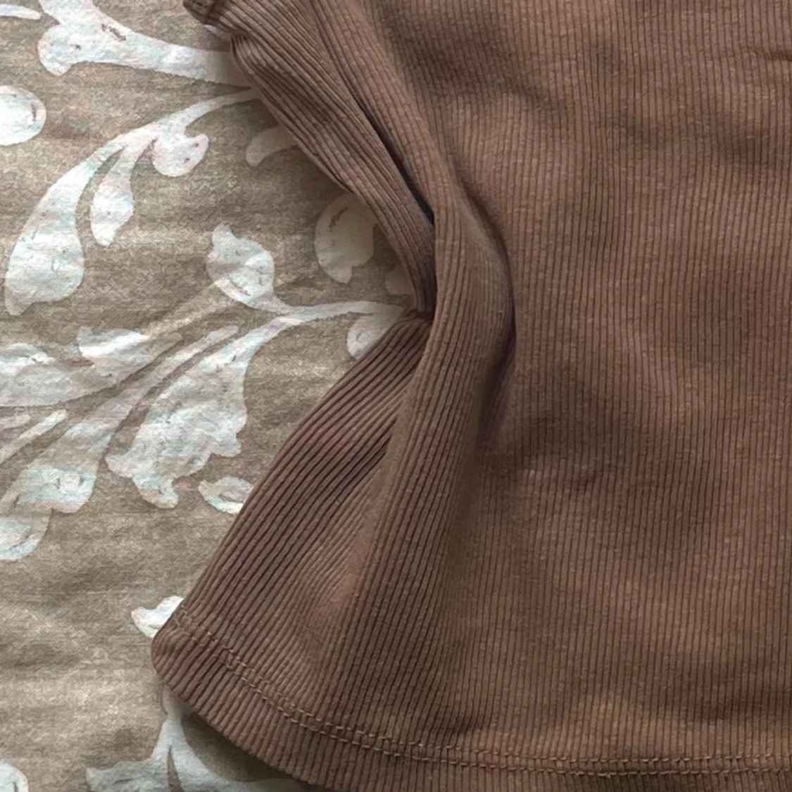 Brun topp med turtleneck  - 92