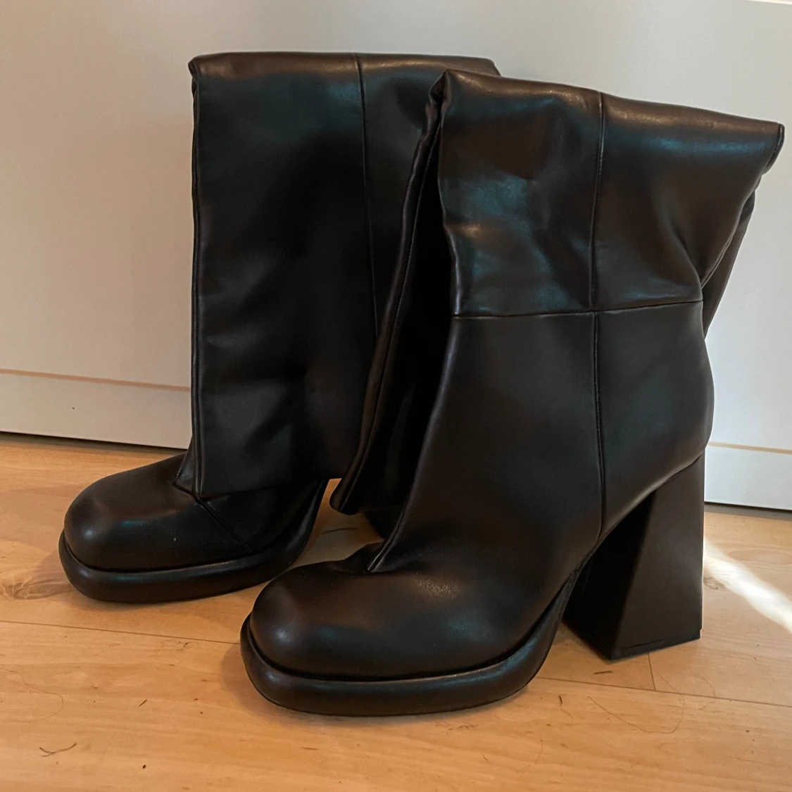 Klackskor i (fejk)läder - 90