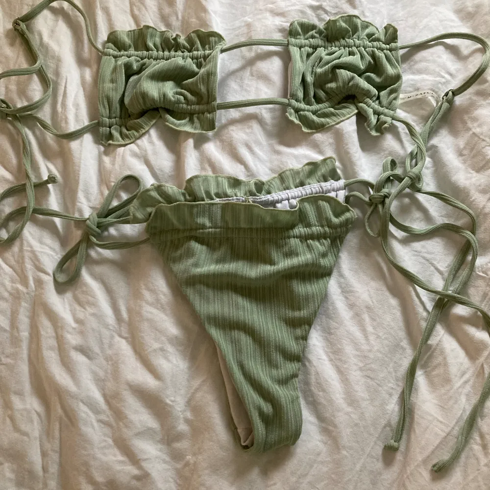 En super snygg mintgröna bikini. Passar bästa för någon min mindre bröst och lite större röv 😉☺️. Övrigt.