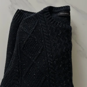 Stickad sweatshirt från zara - Helt ny, storlek M  Säljs då den är för stor för mig. Nypris 599kr. Säljs för 299kr