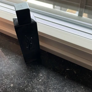 Tak MYSLF  - Säljer min ysl MYSLF parfym. Den är ny och har använt ungefär 10 sprut. Original pris är 1500kr och det är en 100ml