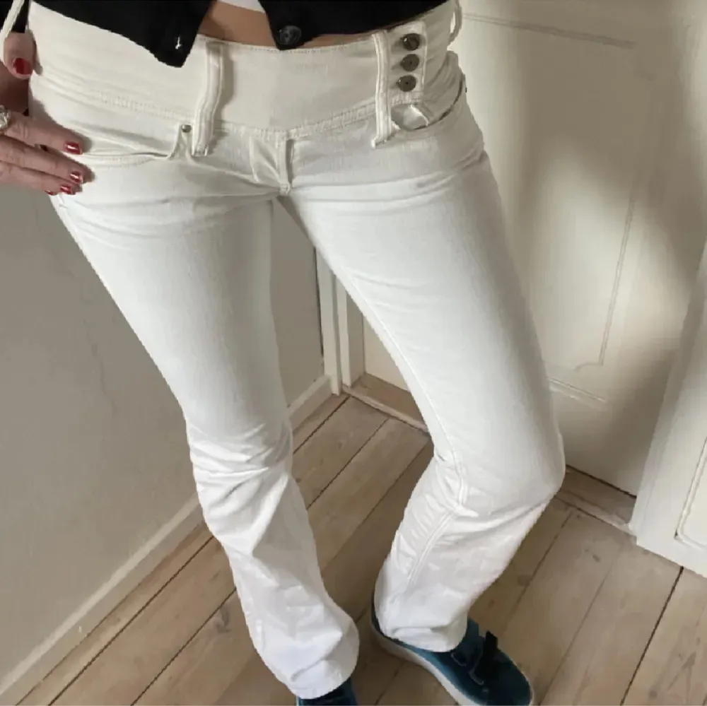 Säljer mina fina diesel jeans för att de tyvärr inte kommer till användning längre!❤️. Jeans & Byxor.