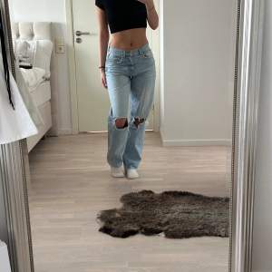 Jeans från Gina tricot, storlek 36. 