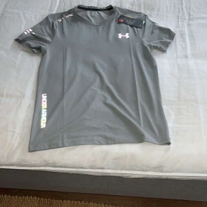 Under armor tränings tröja  - Helt ny oanvänd 