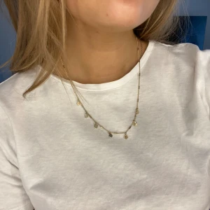 Halsband  - Gulligt halsband från hm i guld färg. Kommer inte till användning. Knappt använt, fint skick. ❤️❤️