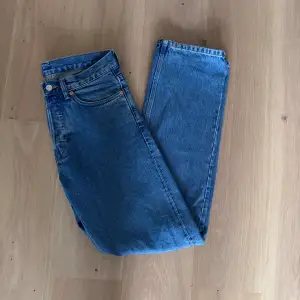 Tja säljer dessa snygga weekday jeans eftersom jag växt ur dem och bytt stil😀 Skicket på jeans är mycket bra och är som nytt eftersom inte använda så mycket👍 strl W27 L32👖 pris:299kr🔥