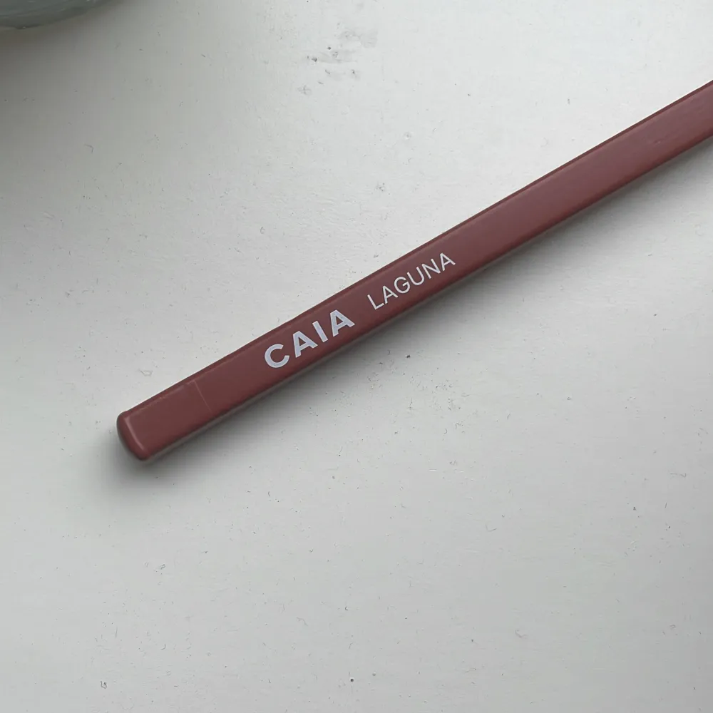 Caia läppena i färgen Laguna, testad en eller två gånger 💞 ( du kan väsa bort första lagret som jag använt)  . Övrigt.