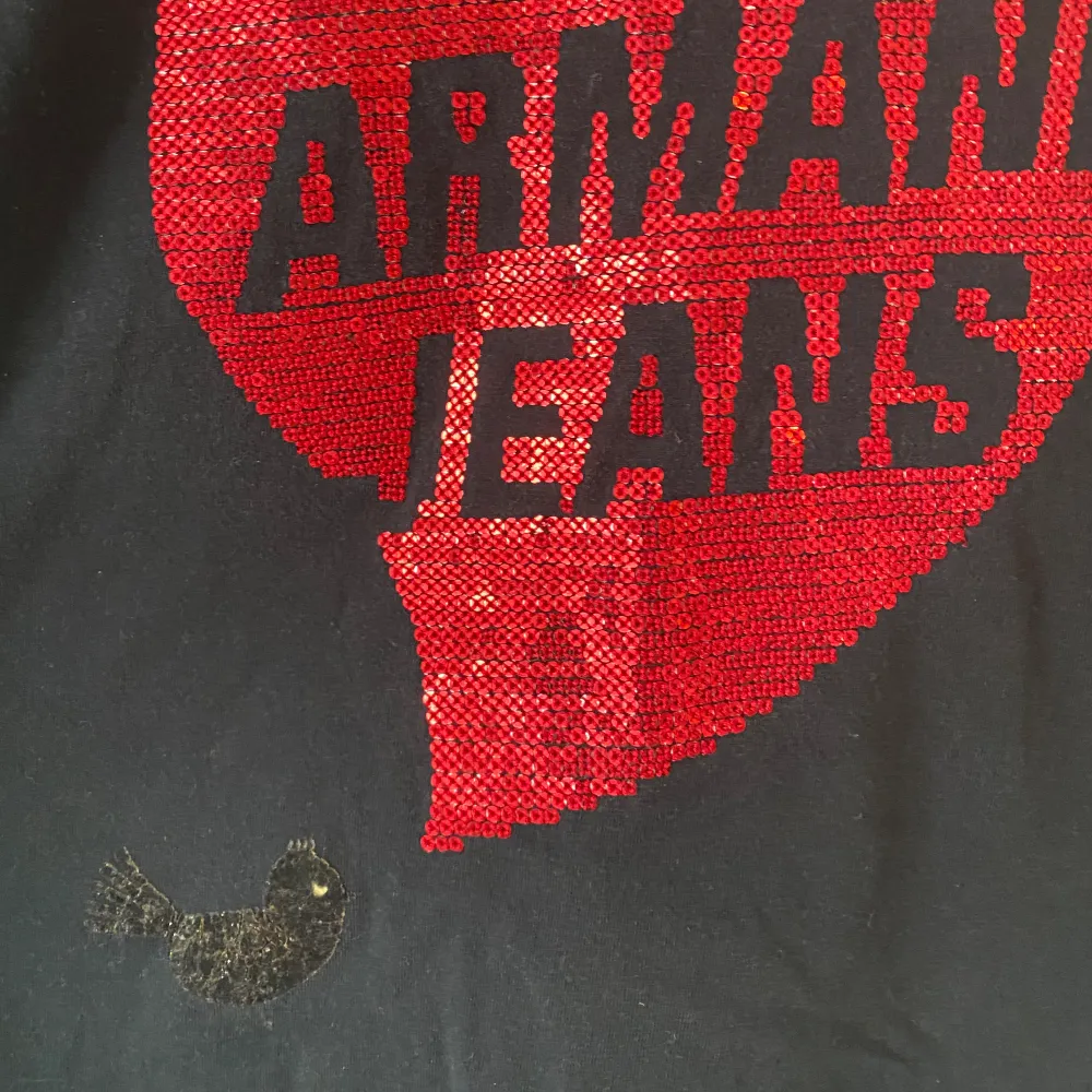 Söt topp från Armani jeans, köpt second hand men knappt använt. Lamporna saknas men storlek s eller m om man vill ha den lite tajt. Tröjor & Koftor.