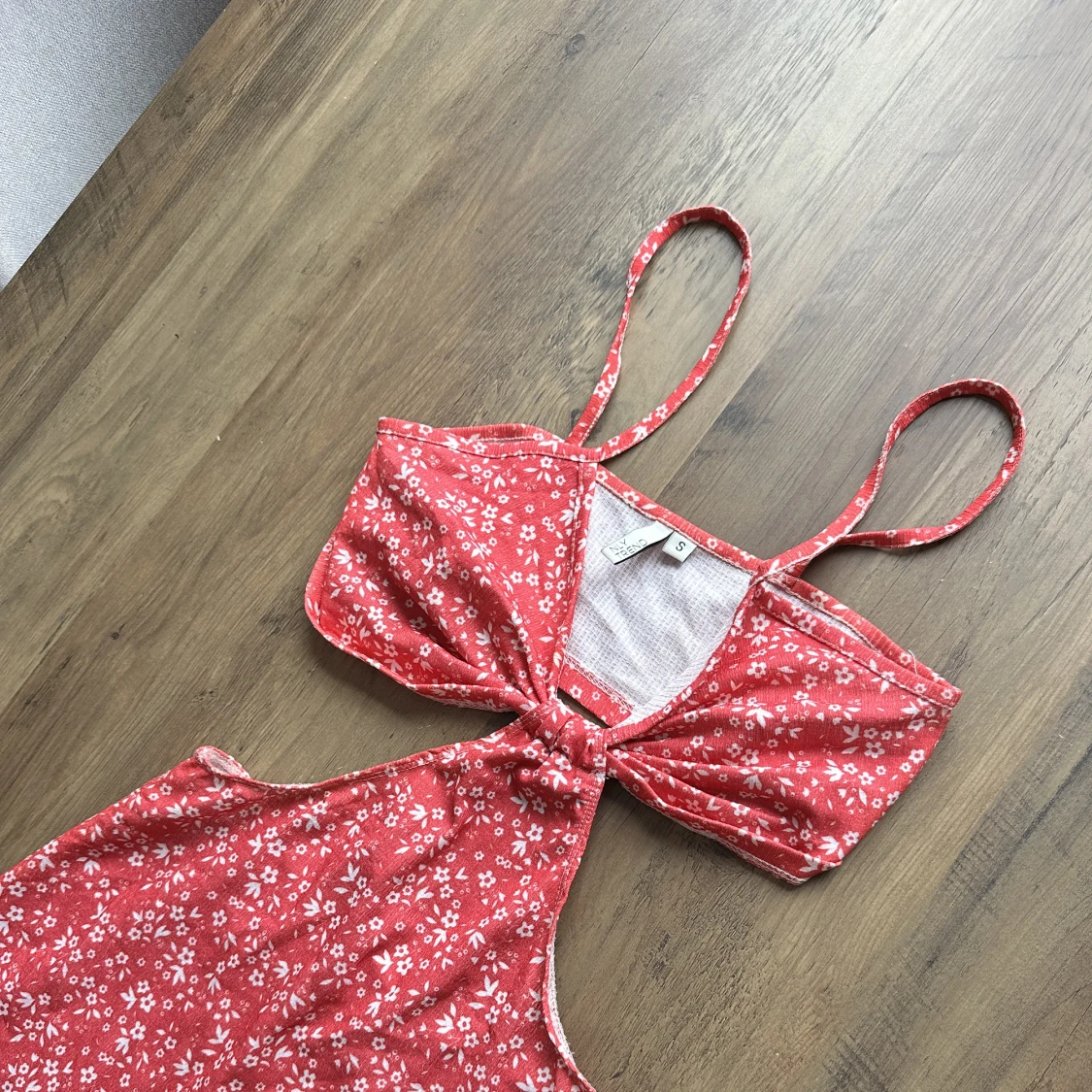 Cut-out klänning  - 90