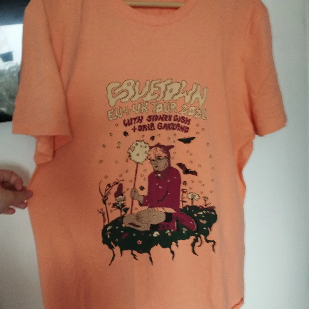 Cavetown tshirt från hans tour 2022🥰. T-shirts.