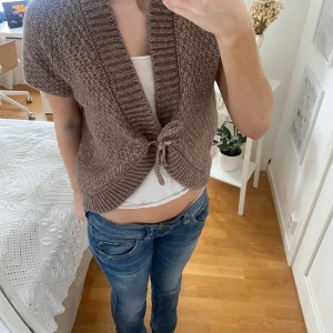 Brun bolero  - Säljer nu denna hand-gjorda bruna bolero i storlek S. 