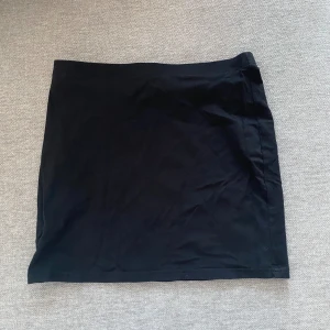 Kjol - Basic svart kjol