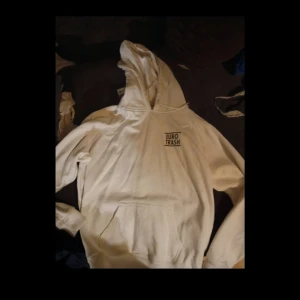 Euro Trash. Leon / WUFC. Graffiti. Hoodie. L  - Hoodie design av Leon / WUFC 