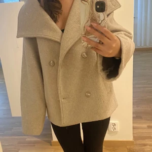 Beige kappa - Sälje min beige kappa i storlek S💗