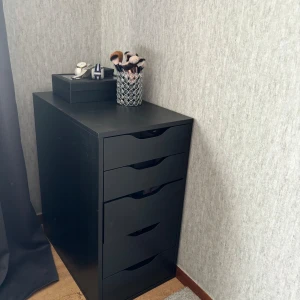 Alex hurts - Någon enstaka skråma efter flytt men annars i utmärkt skick