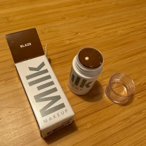 Milk MakeupMatte Bronzer Blaze - 6 g Oöppnad, plombering kvar Färg: blaze Nypris: 279 kr