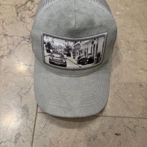 Velvet keps - Emilio pendenza keps, pris kan diskuteras!!