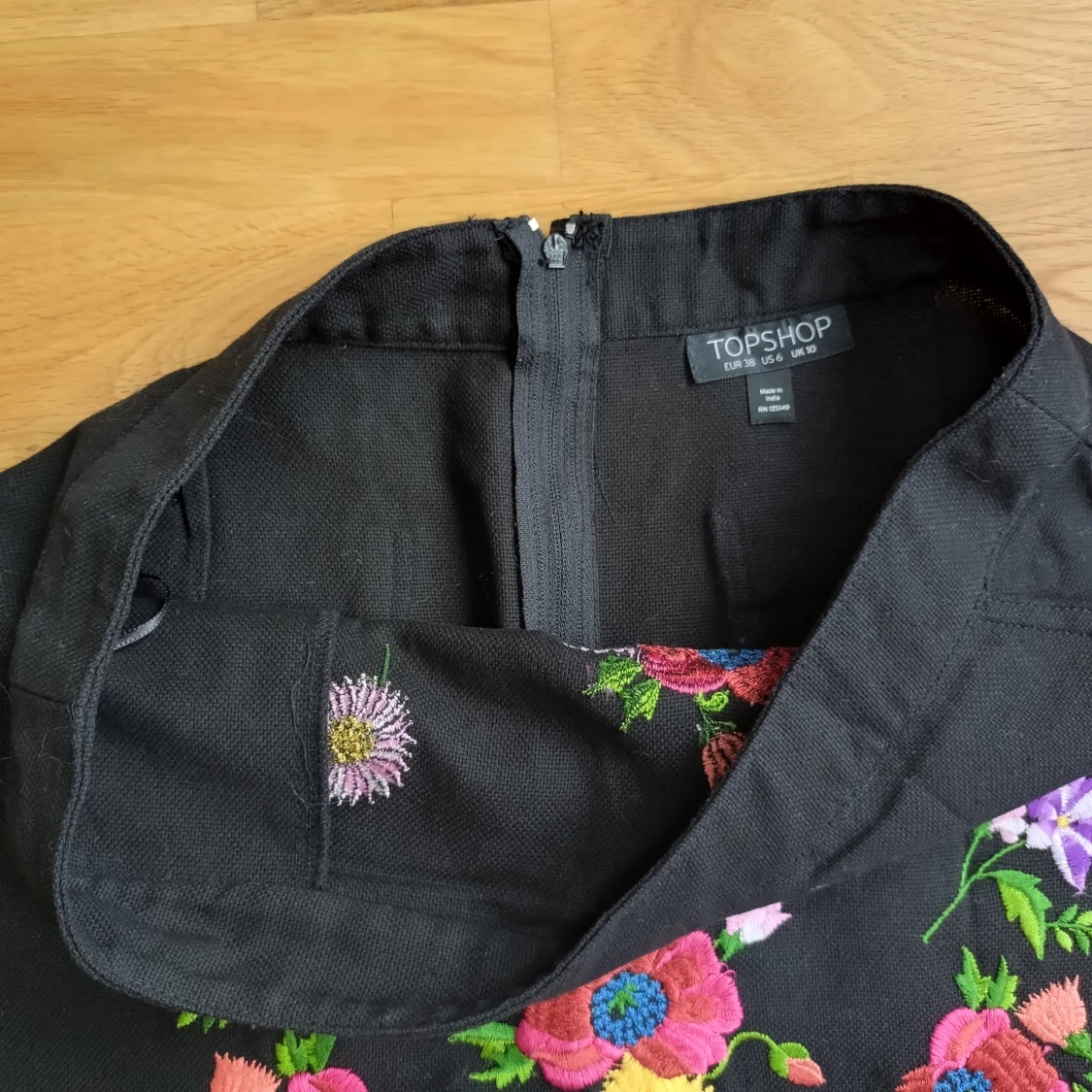 Svart kjol med blommigt mönster från Topshop - 92