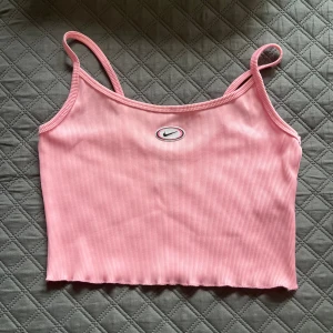 Nike topp - En rosa Nike topp i storlken S, aldrig använd!🤗 