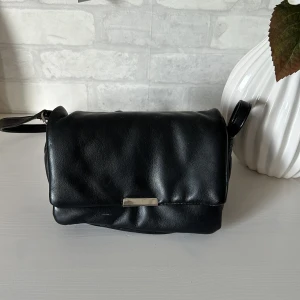 Handväska - Svart fin handväska från vero Moda 