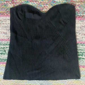 Svart tubtopp - Svart tubtopp från Lindex - aldrig använd!!🖤