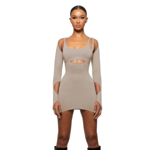 Klännings från WMMSWEAR uk - Helt ny klänning från ett brittiskt märke wmnswear i storleken S. Otroligt bekväm och snygg men säljs pga använder ej.  Nypris ca 1000 kr (+frakt och tull som landade på 1400 kr)  Säljs för 700 kr, kan gå ner vid snabb affär. 