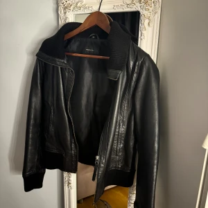 Rockandblue vintage skinnjacka  - Denna jacka ägde min mamma när hon va yngre. 