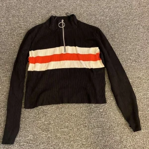 Tröja  - Tröja i storlek S, inte använd  