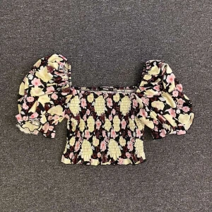 Sommar topp - En somrig topp i storlek L/40 från Bilbok, använd några gånger, och väldigt användbar till sommaren 