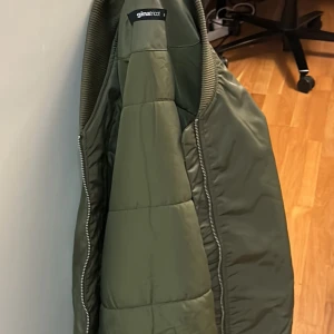 GinaTricot Jacka nytt skick - GinaTricot Grön Jacka nytt skick