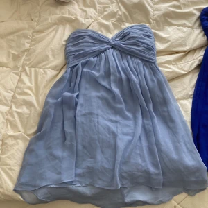 Klänning,SÄLJER BÅDA - Säljer dessa klänningar,aldrig använda då dem är för små