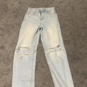 Jeans - Jeans från gina tricot. Nypris 499 kr säljs för 100 kr.