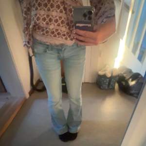 Super low waist bootcut jeans ifrån Pull and Bear! Säljer för att jag inte längre har någon användning av dom💗🤗