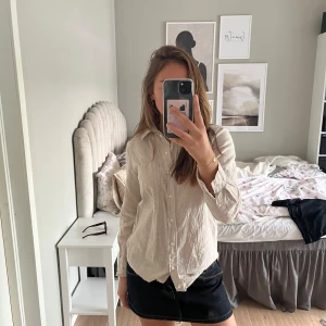 Beige Linneskjorta  - Ny linneskjorta, skriv för fler frågor 💕