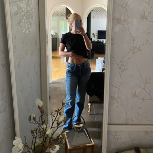 Lågmidjade jeans Zara - Lågmidjade jeans ifrån Zara i storlek 38 🤍