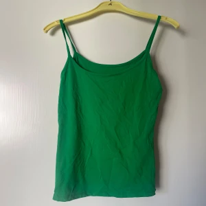 Zara linne  - Fin grön topp från Zara, knappast använd