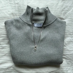 LJUNG ZIP - Sparsamt använd zip från Ljung. *Nypris 1200