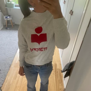 Isabel Marant tröja - Säljer så fin isabel Marant tröja som passar till allt. Välj helst instabox som fraktalternativ!!💗💗