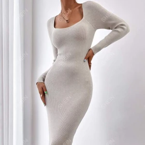 Långklänning - Vit - Använd endast en gång, jätteskönt mjukt material! Pris kan diskuteras vid snabb affär💖