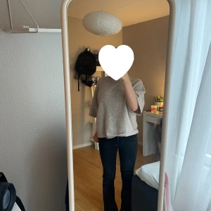 Jätte snygga svarta jeans😍 - Svarta bootcut jeans från only😍 super snygga till tex en stickad t-shirt eller ett vanligt vitt linne