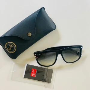 Ray ban Boyfriend  - Rayban boyfriend sol brillor Skick 8/10 Ny pris 1100 Kan även byta mot ett par mindre 